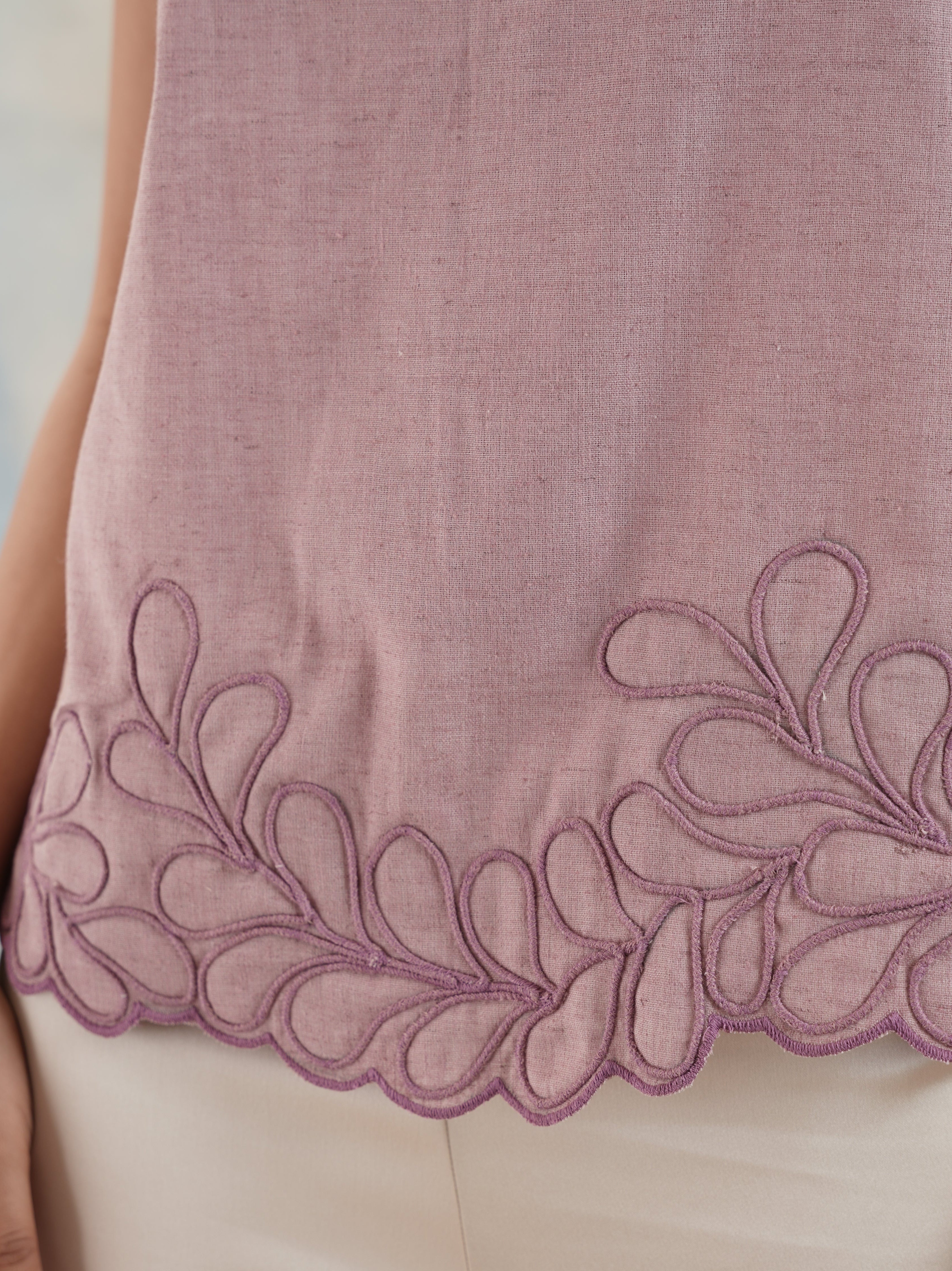 Women's Sleeveless Scalloped Embroidered Hem Top