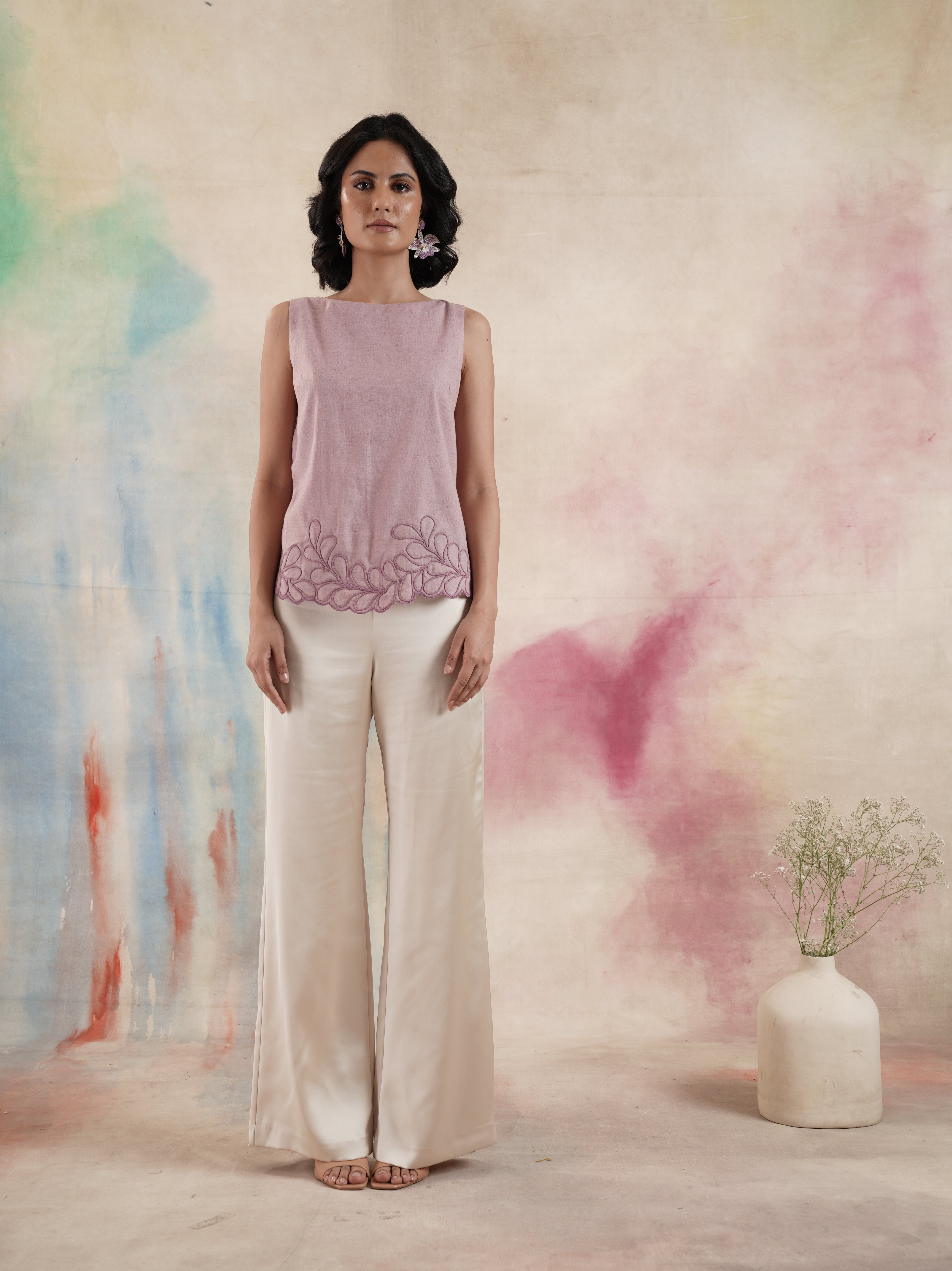 Women's Sleeveless Scalloped Embroidered Hem Top