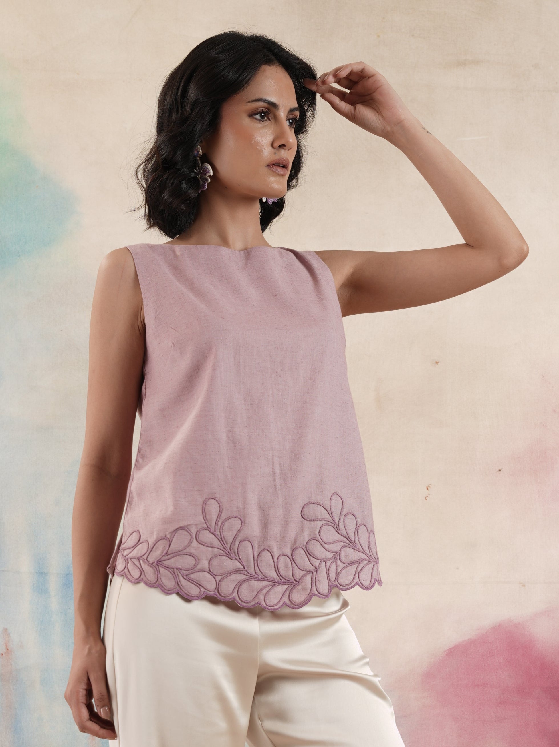 Women's Sleeveless Scalloped Embroidered Hem Top