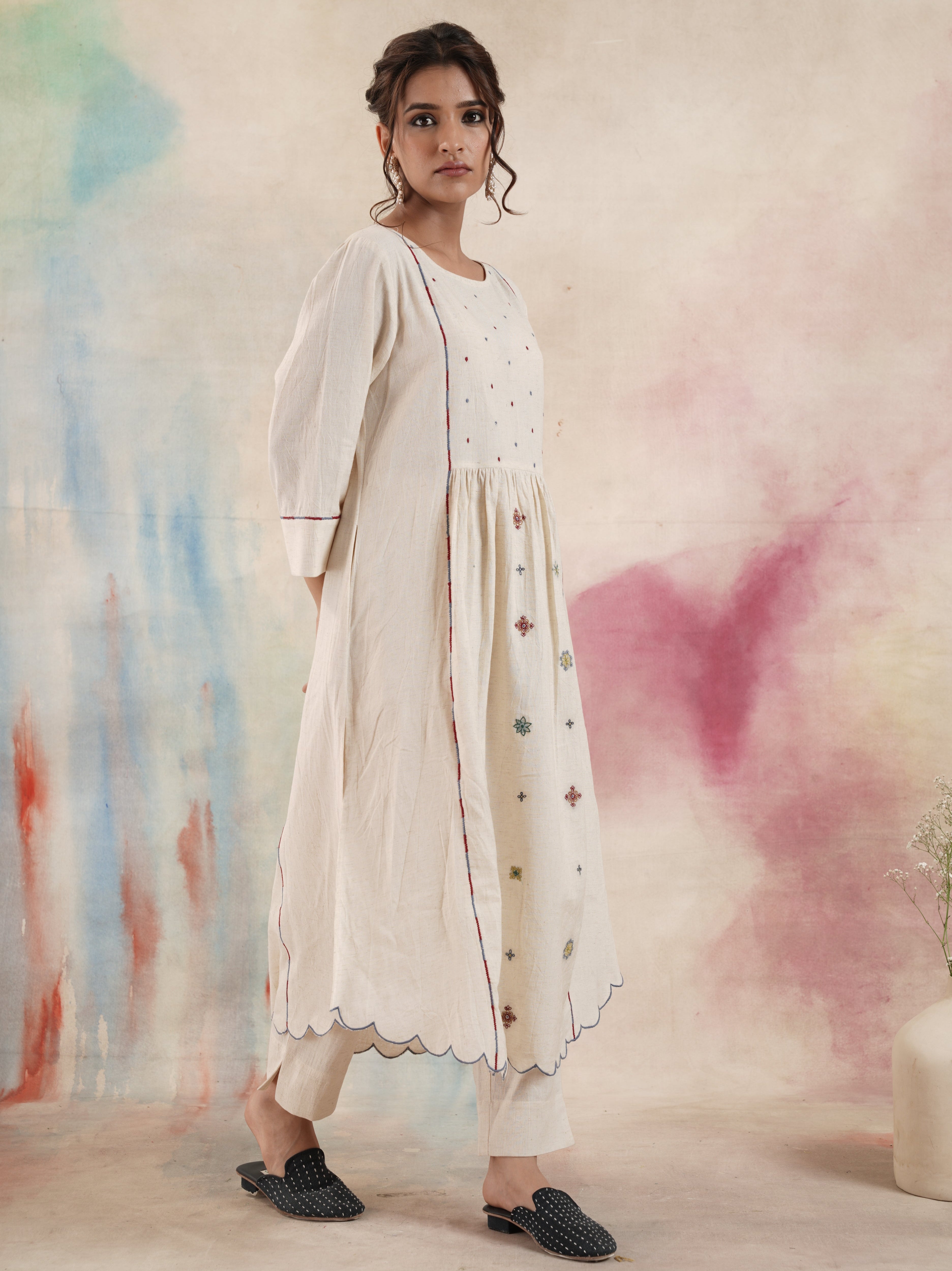 Women's Off White Embroidered Kurta Set