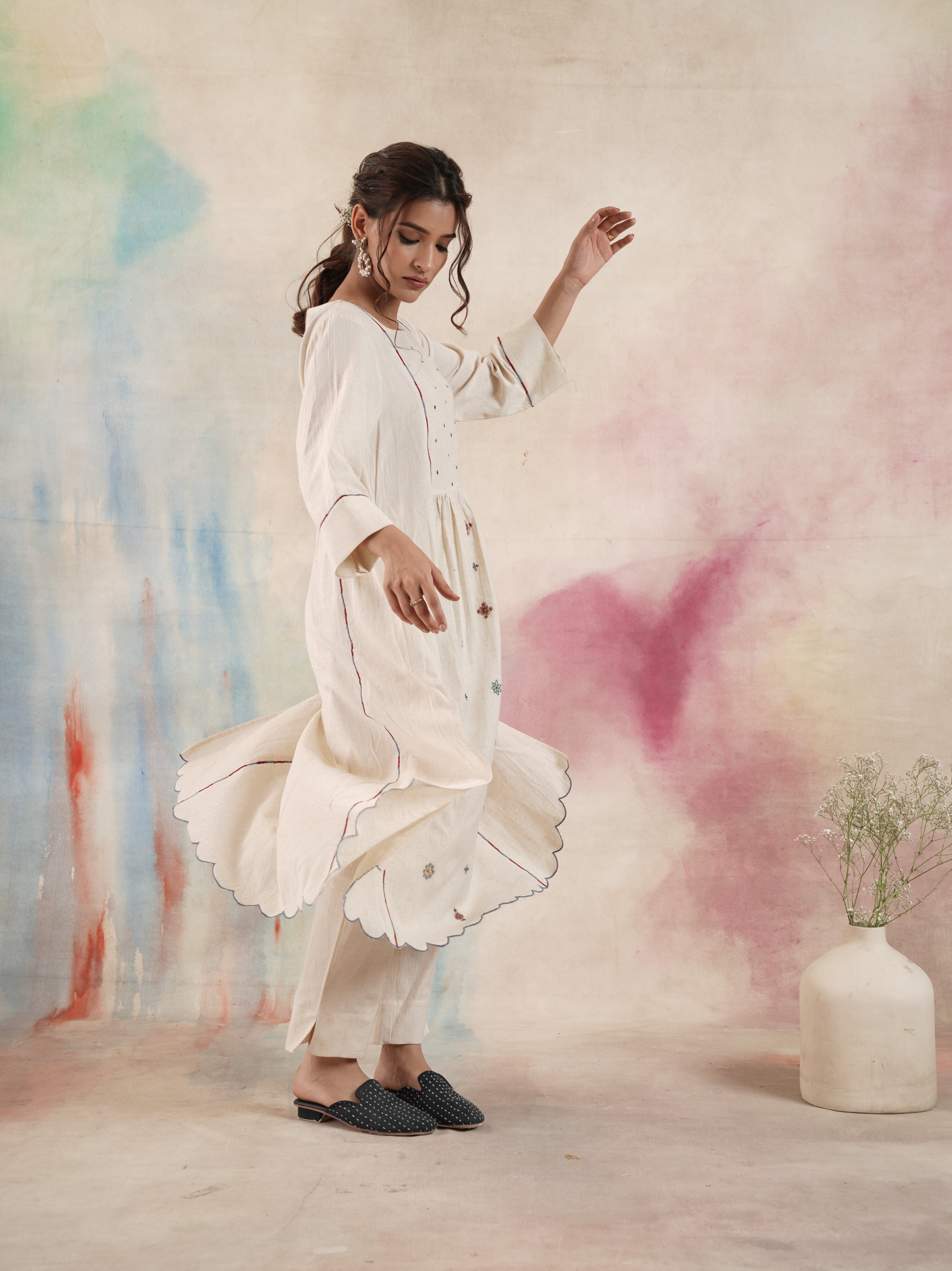 Women's Off White Embroidered Kurta Set