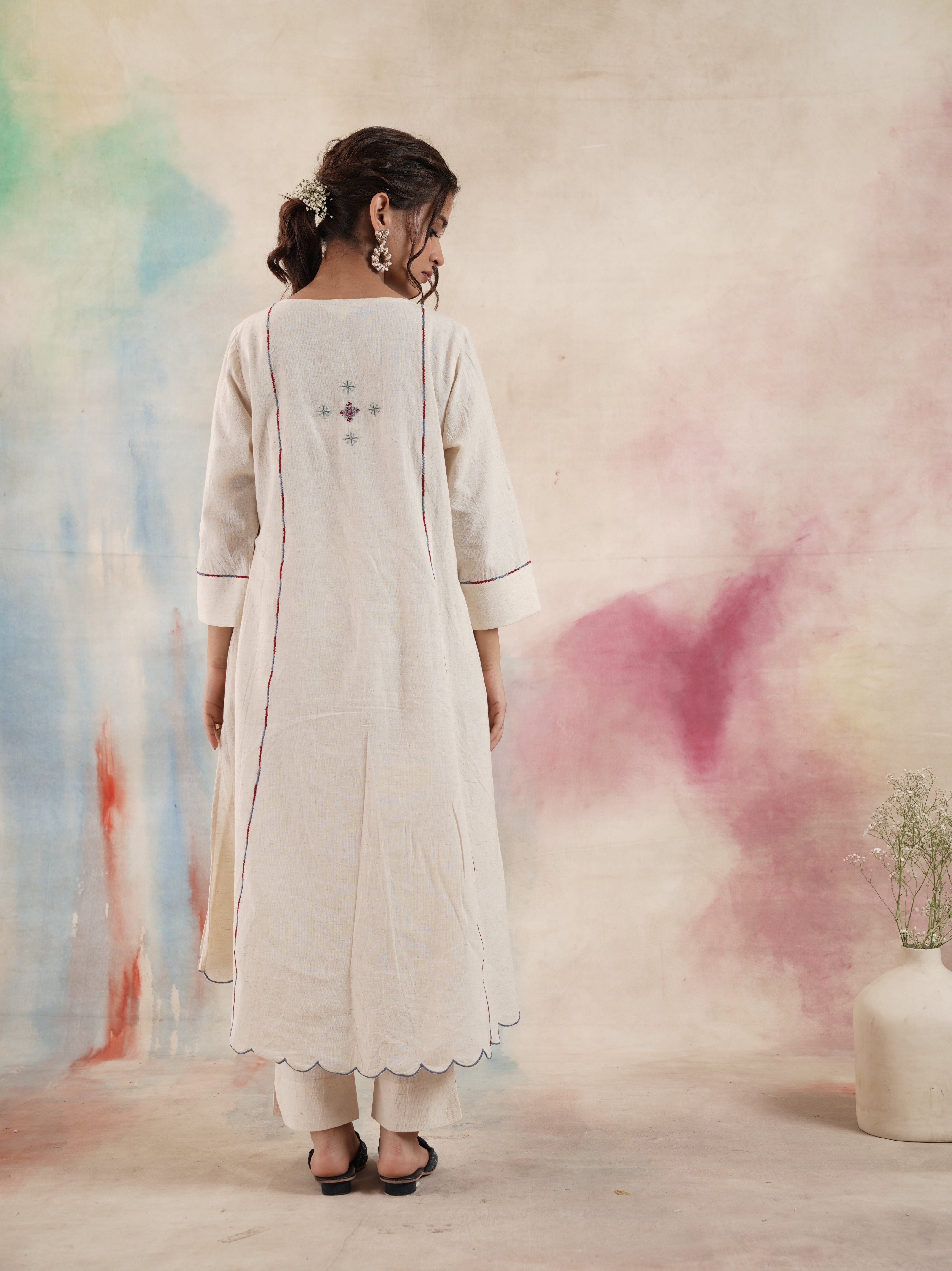 Women's Off White Embroidered Kurta Set