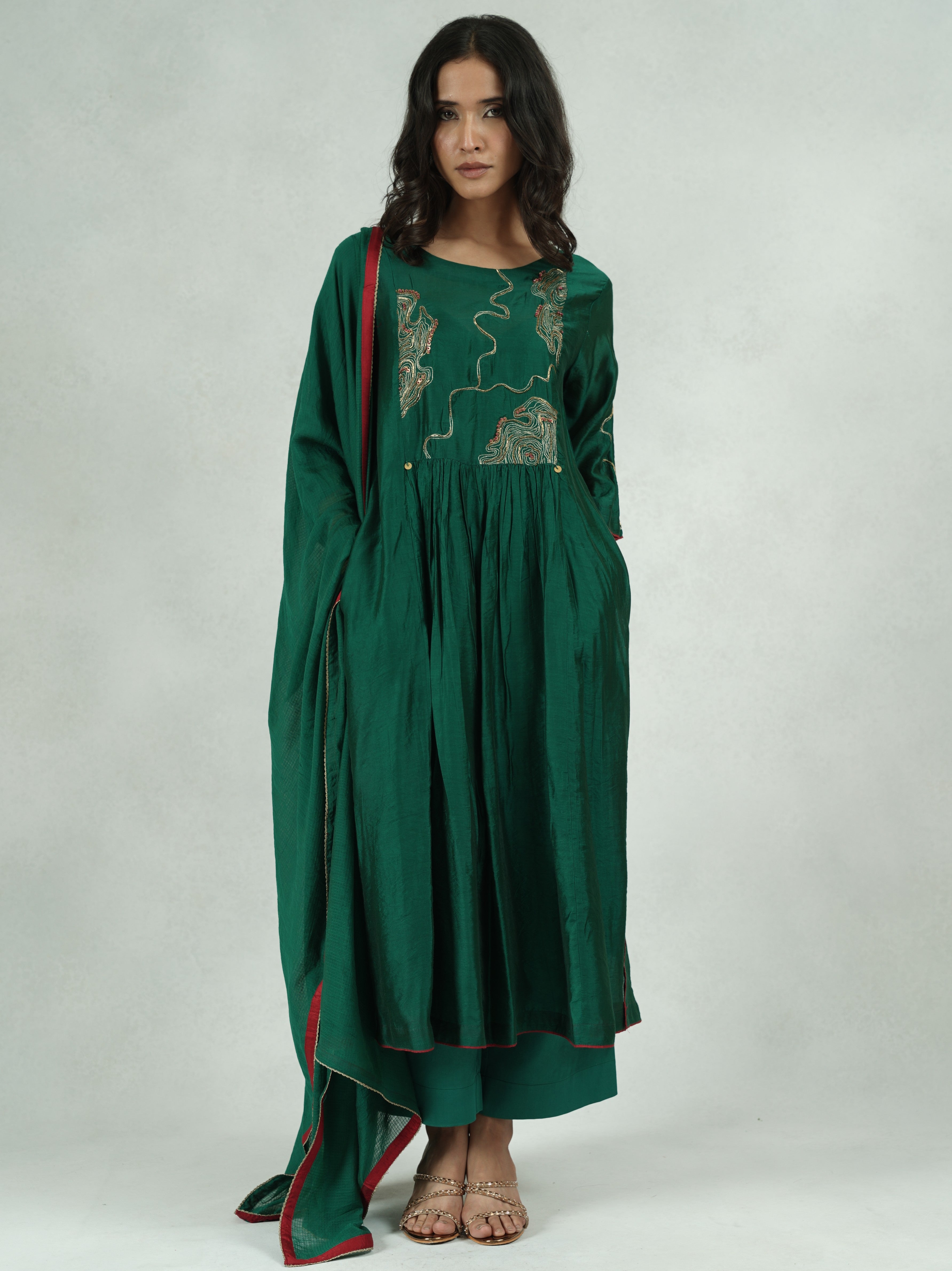 Chanderi Zari Embroidered Kurta Pant Dupatta Set – Geeta