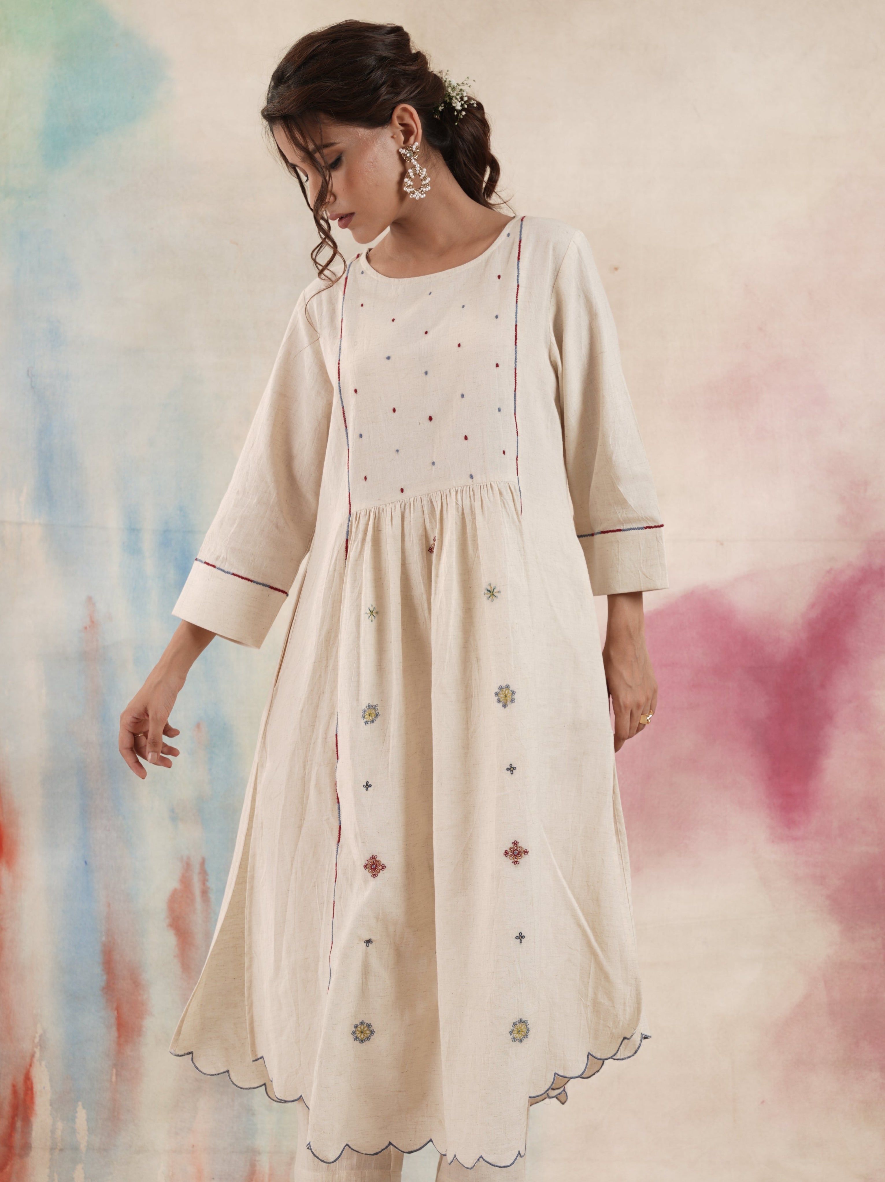 Women's Off White Embroidered Kurta Set