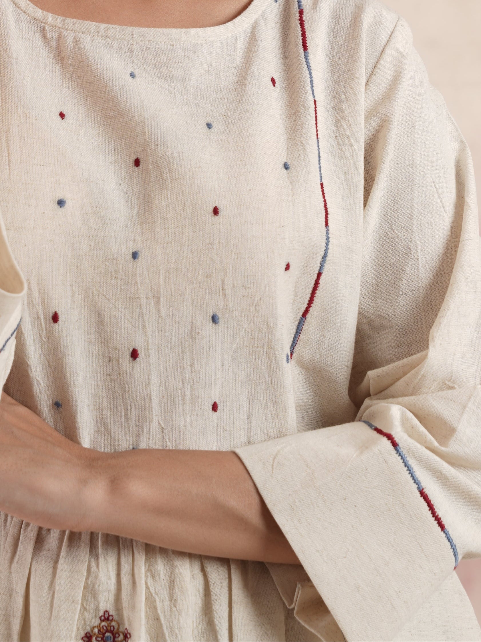 Women's Off White Embroidered Kurta Set