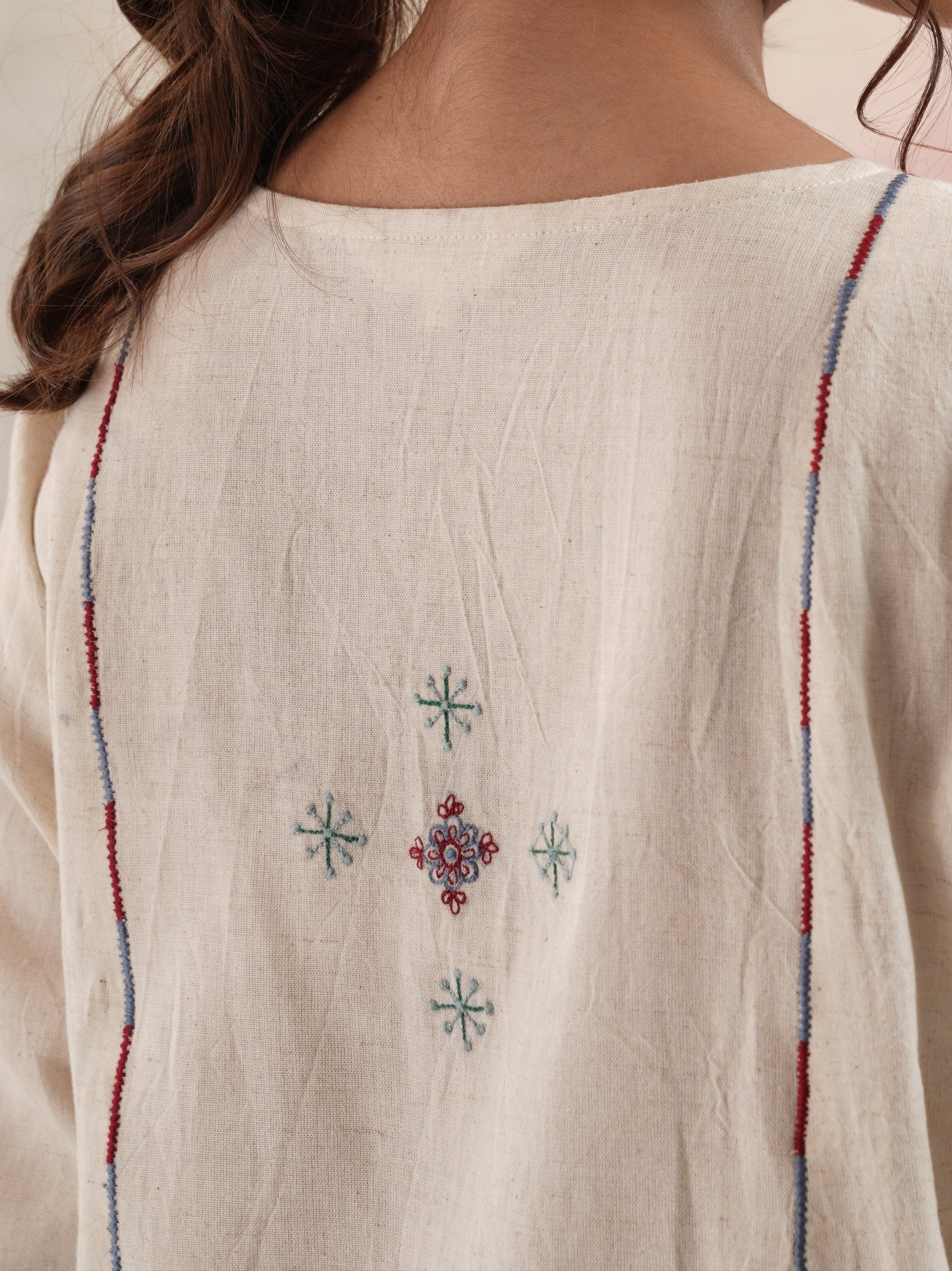 Women's Off White Embroidered Kurta Set