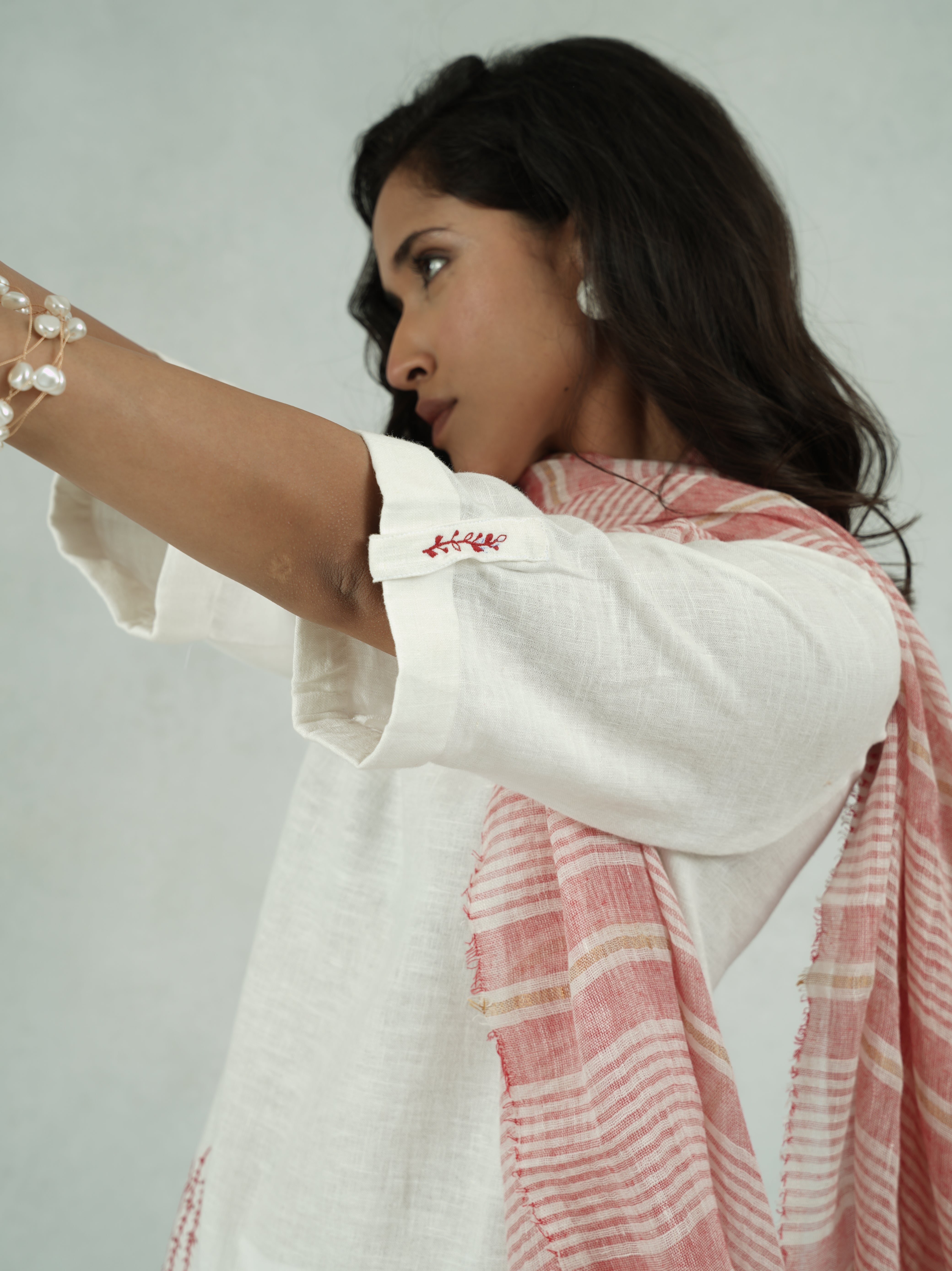 White Linen Kurta Set with Line Art Embroidery – Jahnavi