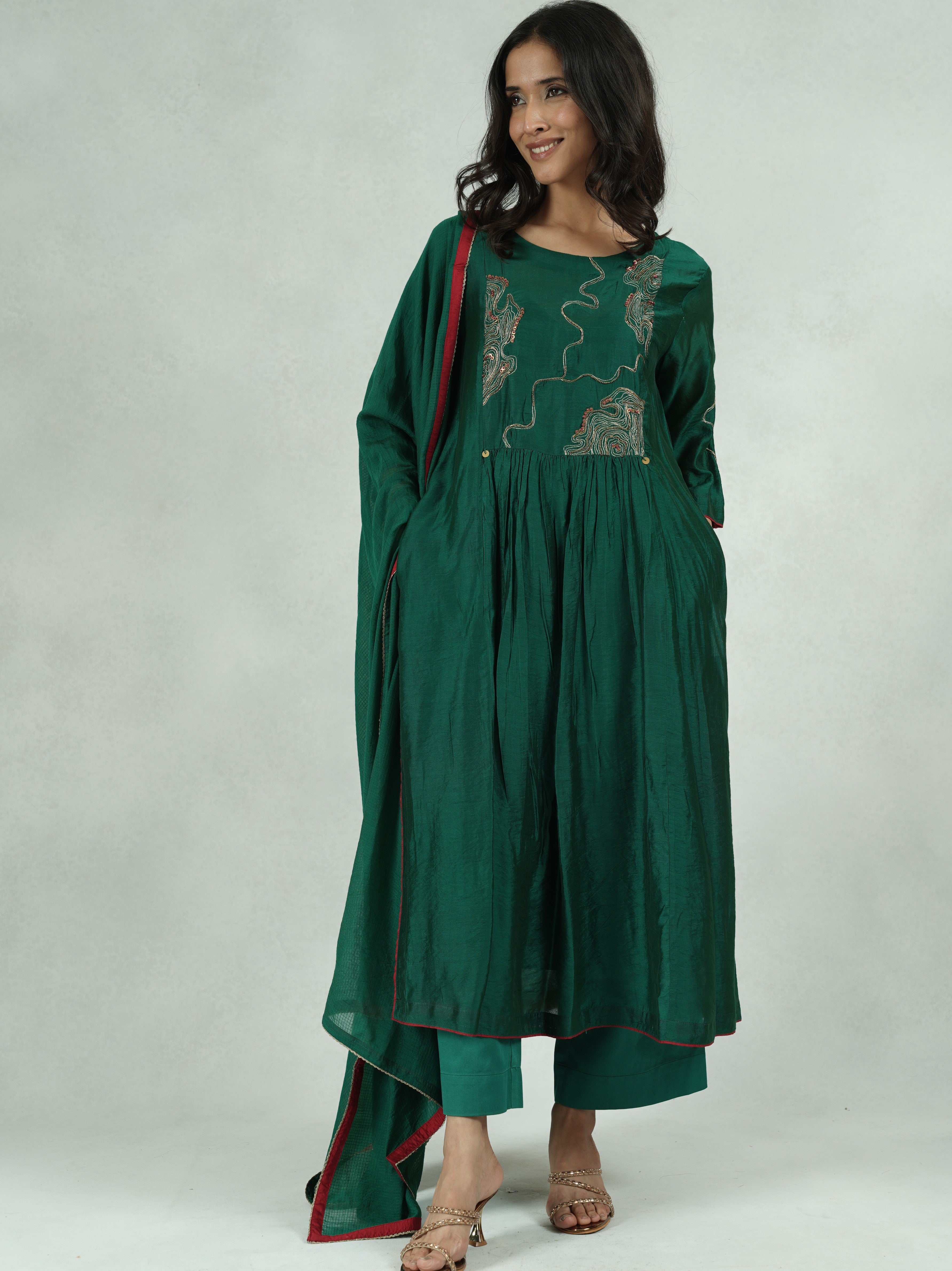 Chanderi Zari Embroidered Kurta Pant Dupatta Set – Geeta
