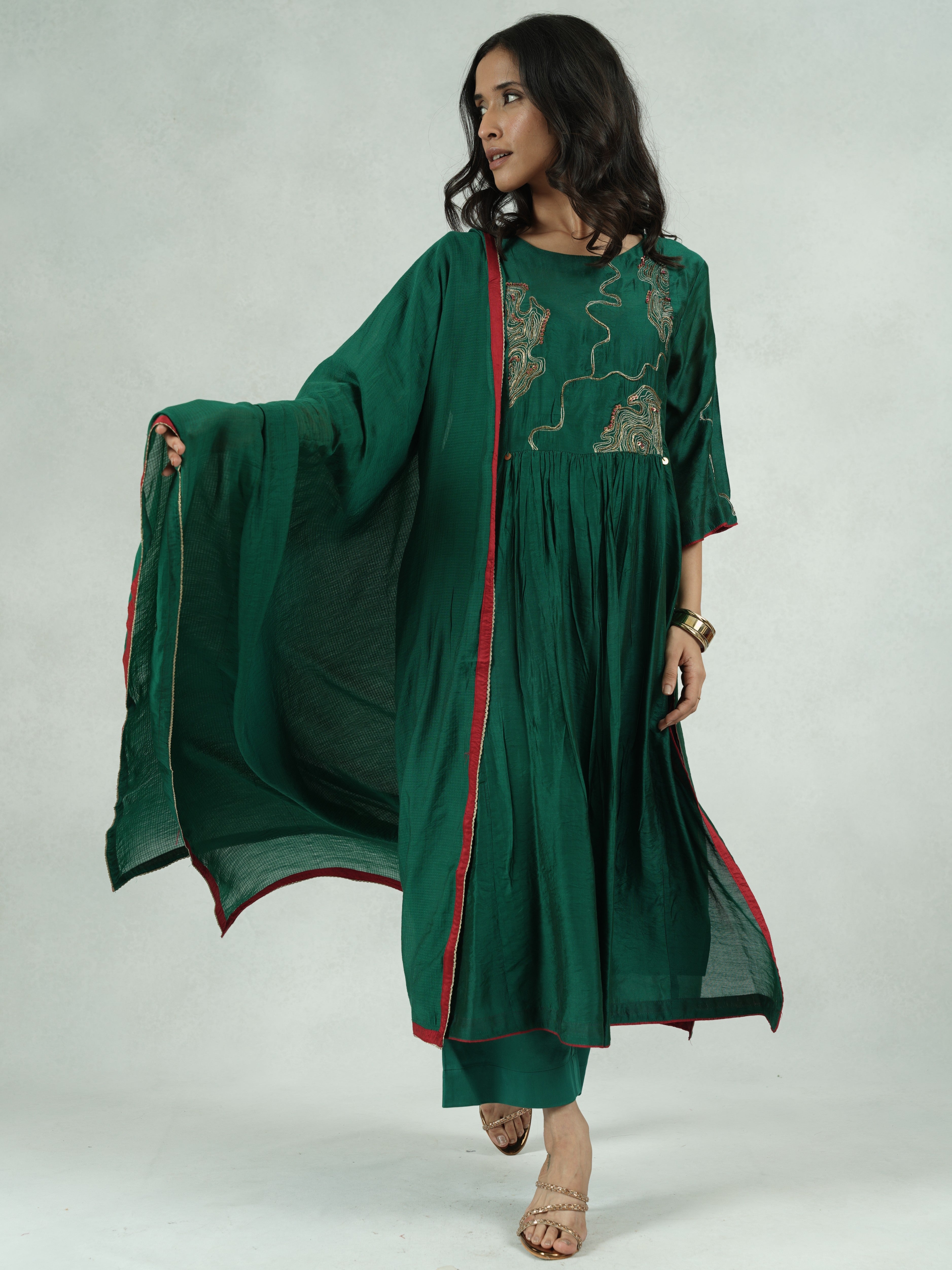 Chanderi Zari Embroidered Kurta Pant Dupatta Set – Geeta