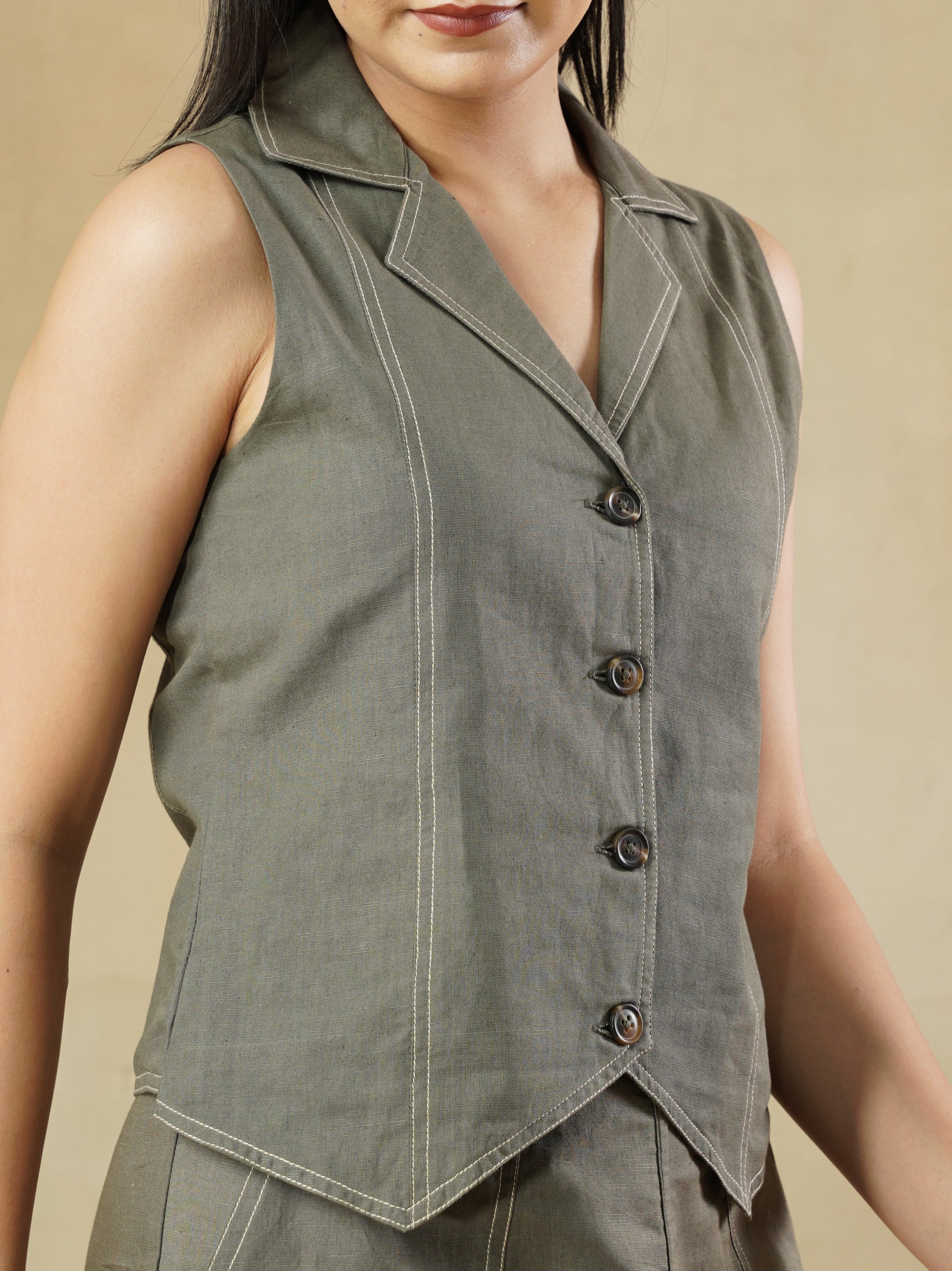 Collared Waistcoat in Cotton Linen